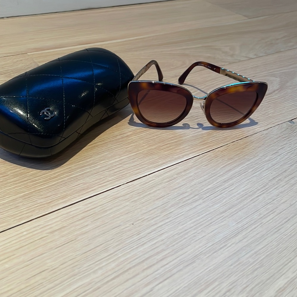 Chanel Sunglasses - Tortoiseshell Frames With Gol… - image 1